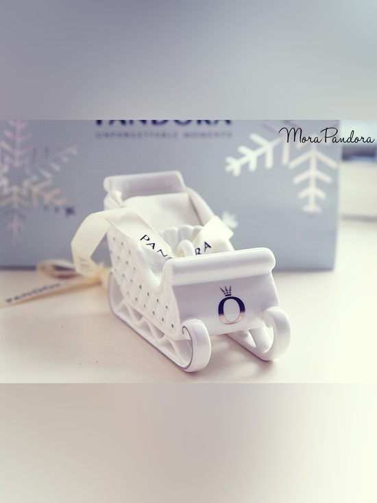 NEW Pandora 2014 Limited Edition Unforgettable Moments Porcelain Sleigh Ornament main image 13